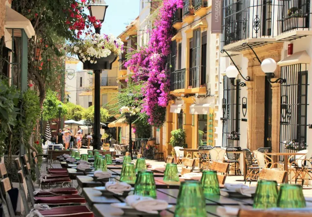 We think in images – La Maison Banus