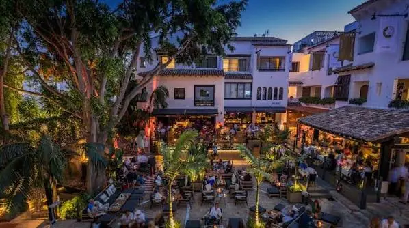 La Plaza - €€€ - €€€€ – La Maison Banus