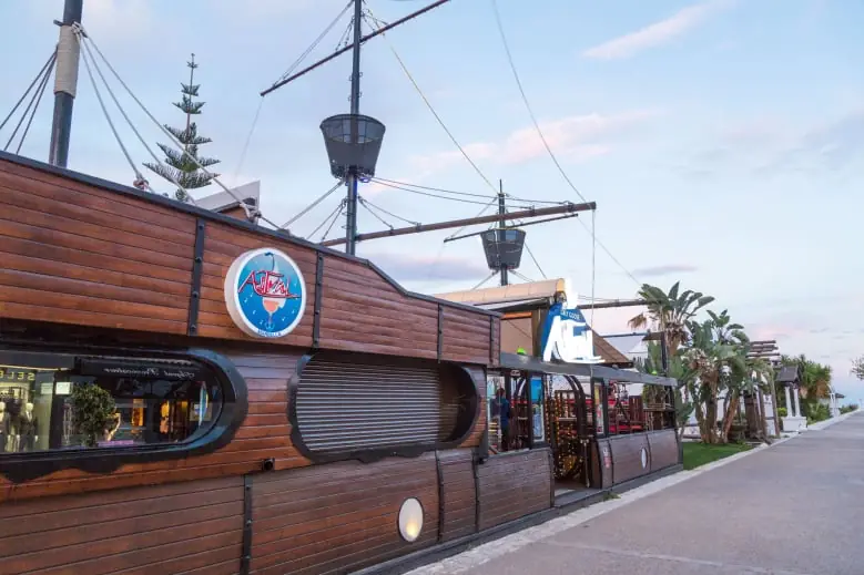 A stral Bar – La Maison Banus