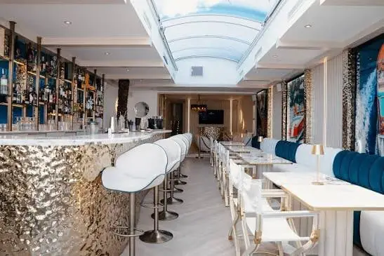 Swiss Yachts Lounge – La Maison Banus